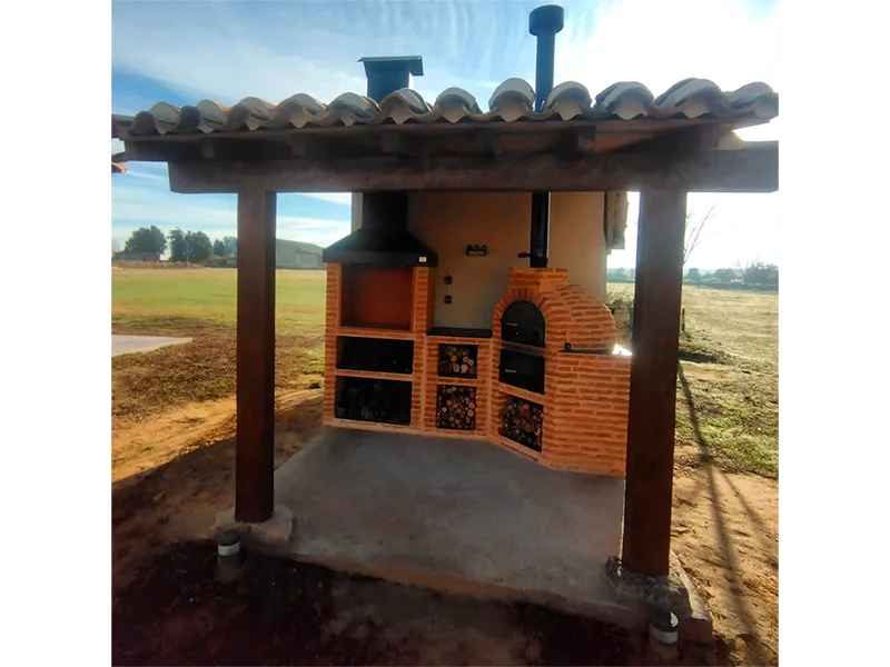 CONJUNTO EN ROMANICO MUDEJAR AL EXTERIOR