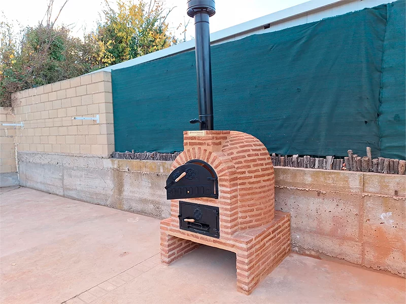 HORNO CON HORNILLA Y MESA INTEGRADA CUADRADA EN LADRILLO MUDEJAR